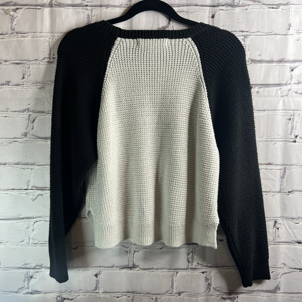 Forever 21 Women's Teen Waffle Knit Short Sweater Size M Black Cream Round Neck - Picture 2 of 9